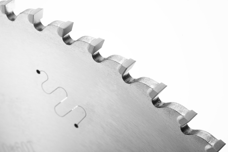 Khe kết hợp đa mảnh, Saw Saw Saw vóc V, SAW hình thành vòng cung