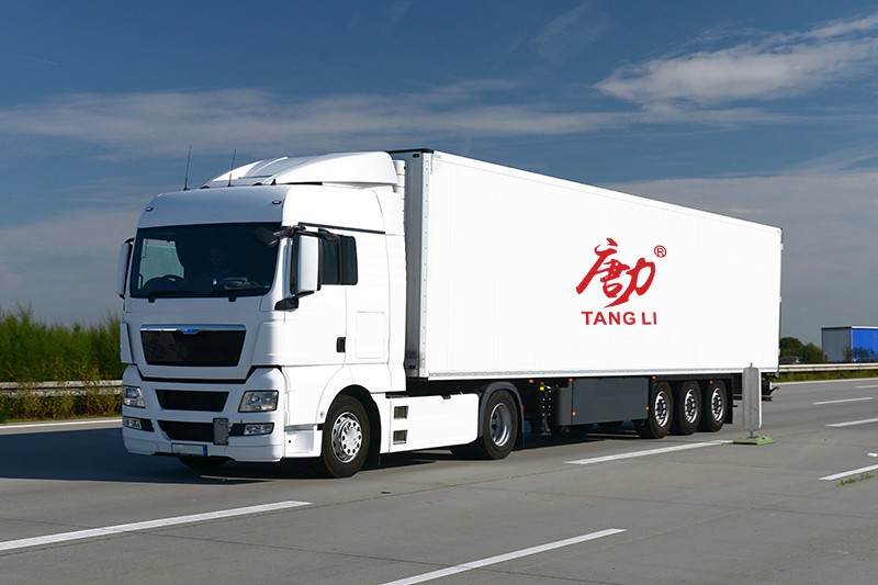 Xe tải bán đường ray Tangli trên đường cao tốc