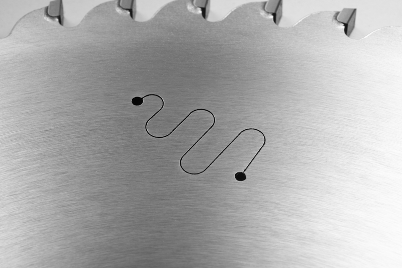 Khe kết hợp đa mảnh, Saw Saw Saw vóc V, SAW hình thành vòng cung